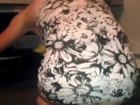 Uspskirt wife cleaning