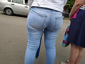 Round juicy ass milfs in tight jeans