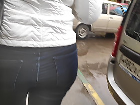 Cum on big ass milfs in tight jeans