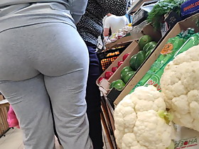 Bubble butts milfs in tight sweatpants 2