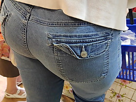 Candids delicious ass mature milfs in tight jeans 2
