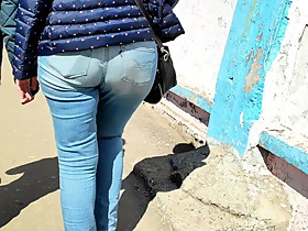 Big ass girl shaking in tight jeans