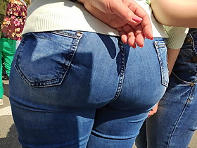 Big ass milfs in tight jeans