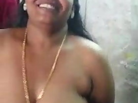 Kerala housewife show her boobs