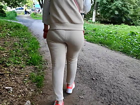 Candid delicious ass milfs shaking in tight pants