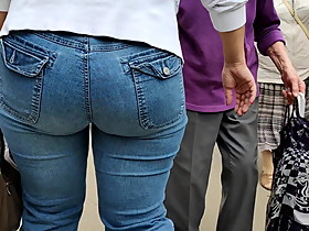 Candids delicious ass milfs shaking in tight jeans