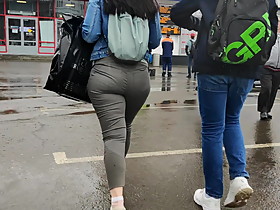 Bubble butts milfs shaking in tight pants